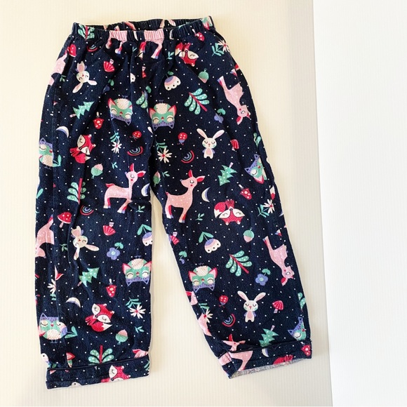 COPY - Girls size 5 pyjama bundle - Picture 5 of 11